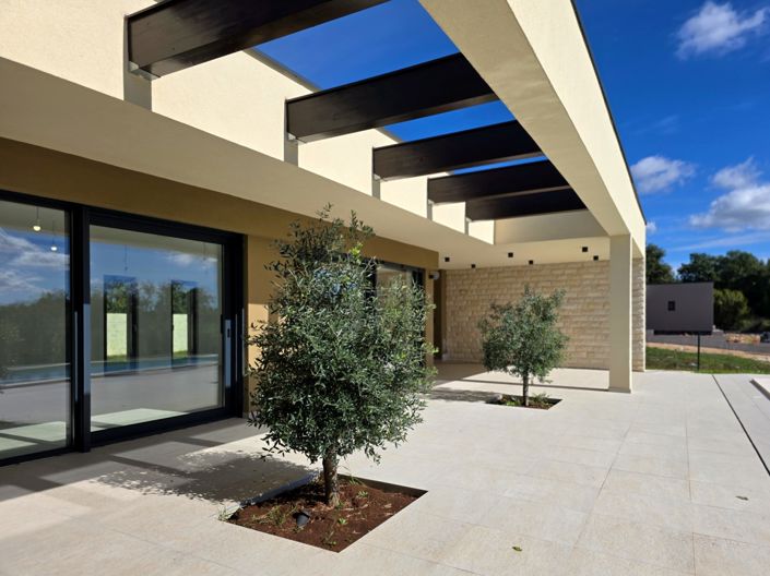 Image No.8-3 Bed Property for sale