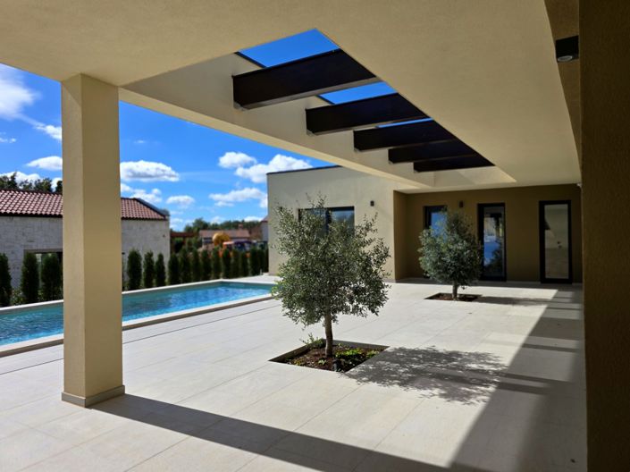 Image No.9-3 Bed Property for sale