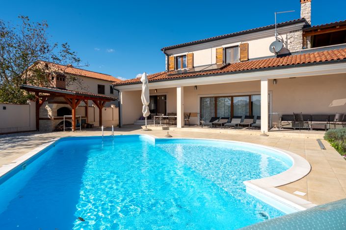 Image No.1-4 Bed Property for sale