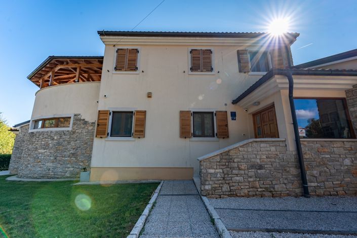 Image No.10-4 Bed Property for sale