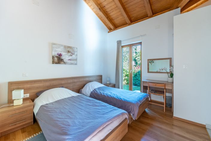 Image No.15-4 Bed Property for sale