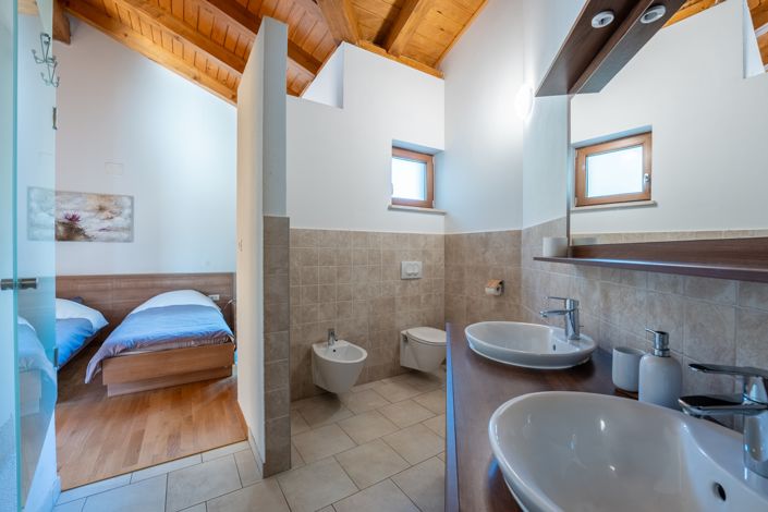 Image No.16-4 Bed Property for sale