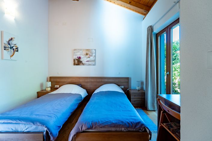 Image No.17-4 Bed Property for sale