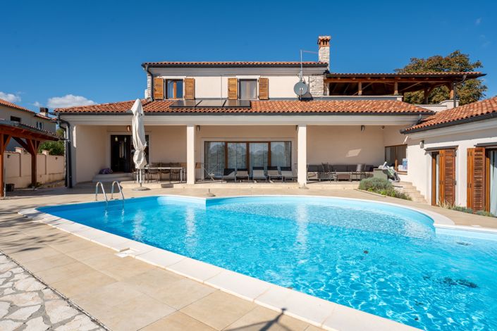 Image No.2-4 Bed Property for sale