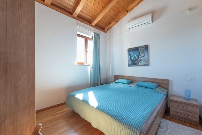 Image No.21-4 Bed Property for sale