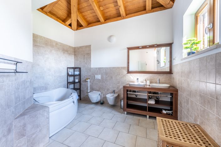 Image No.22-4 Bed Property for sale