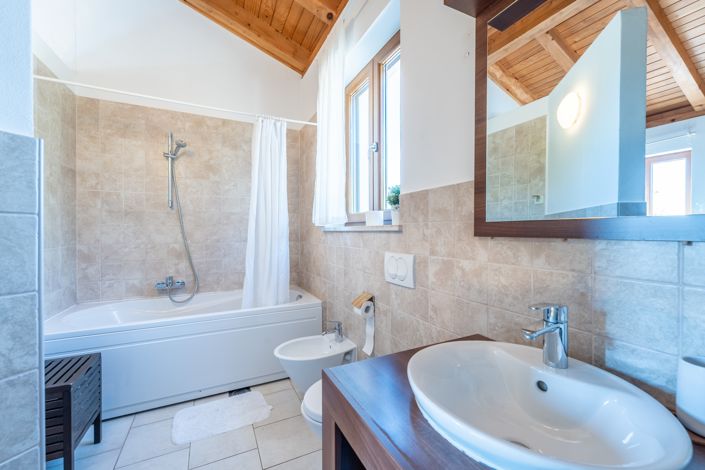 Image No.24-4 Bed Property for sale