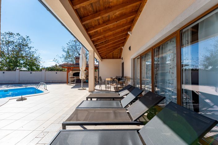 Image No.4-4 Bed Property for sale