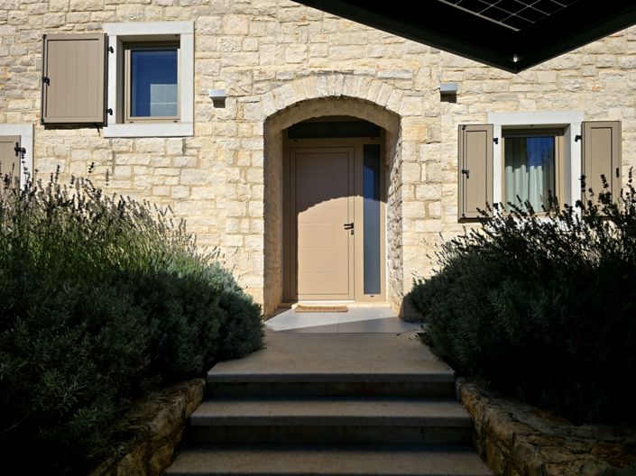 Image No.10-3 Bed Property for sale