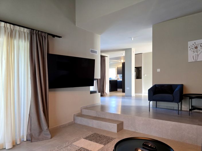 Image No.12-3 Bed Property for sale