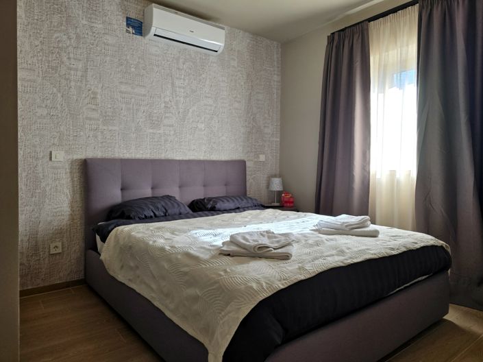 Image No.18-3 Bed Property for sale