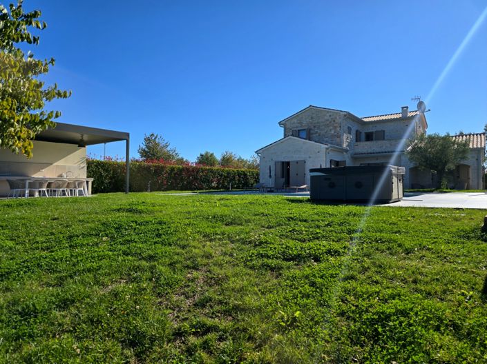 Image No.2-3 Bed Property for sale