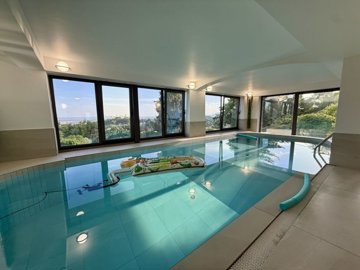 6 Bed Property for sale