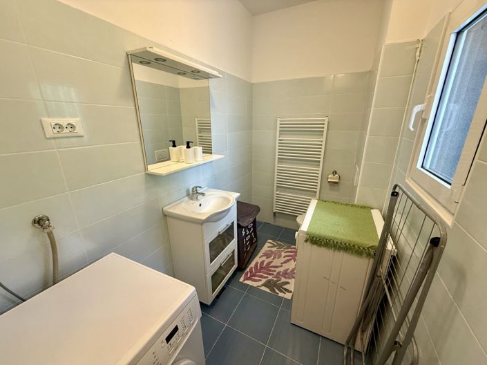 Image No.10-6 Bed Property for sale