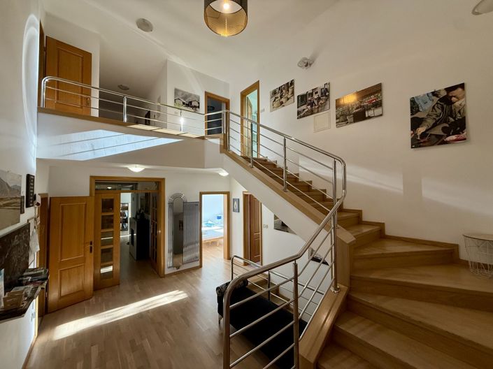 Image No.16-6 Bed Property for sale