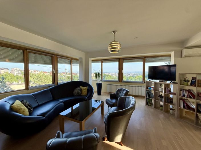 Image No.17-6 Bed Property for sale