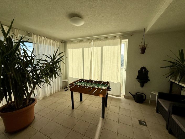 Image No.19-6 Bed Property for sale