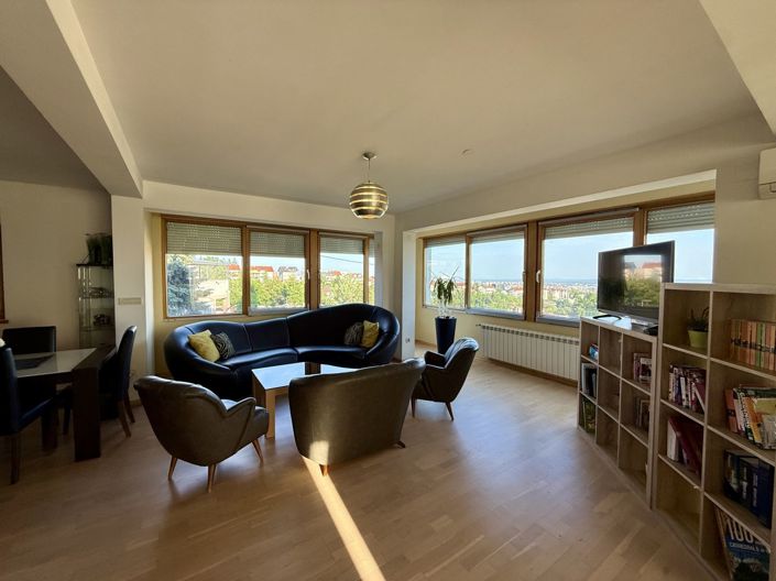 Image No.21-6 Bed Property for sale