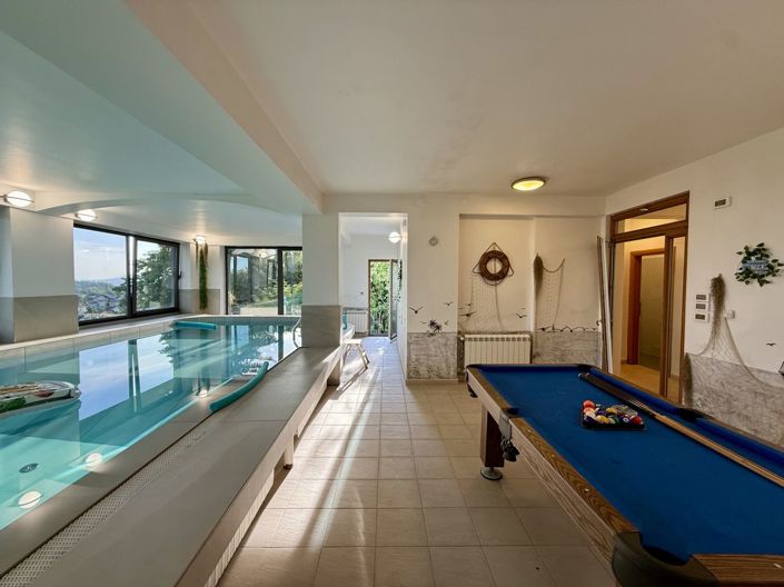 Image No.8-6 Bed Property for sale