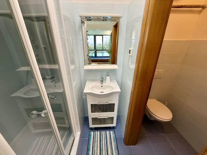 Image No.9-6 Bed Property for sale