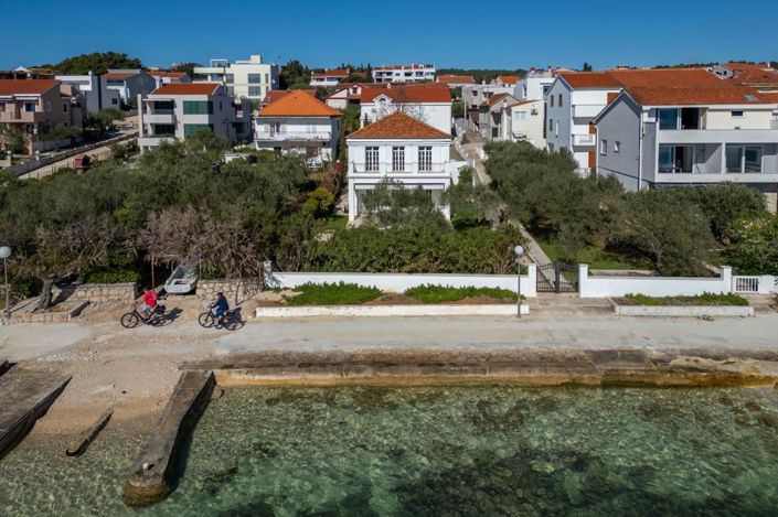 Image No.13-3 Bed Property for sale