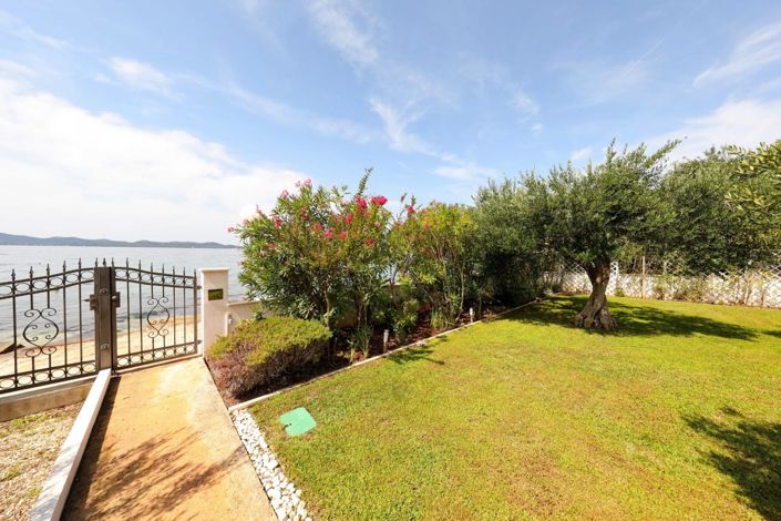 Image No.8-3 Bed Property for sale