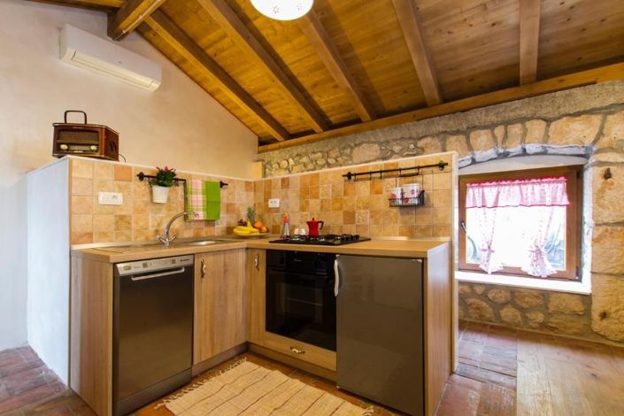 Image No.16-3 Bed Property for sale