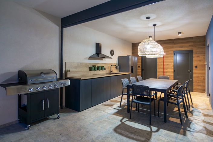 Image No.15-4 Bed Property for sale