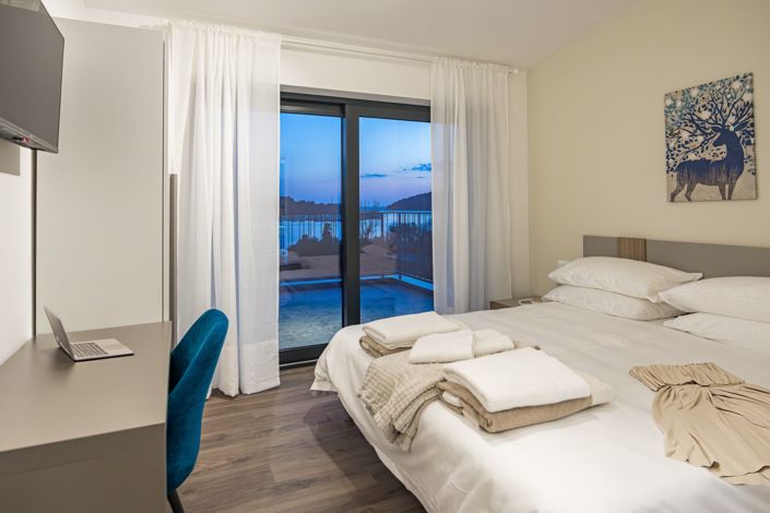 Image No.16-4 Bed Property for sale