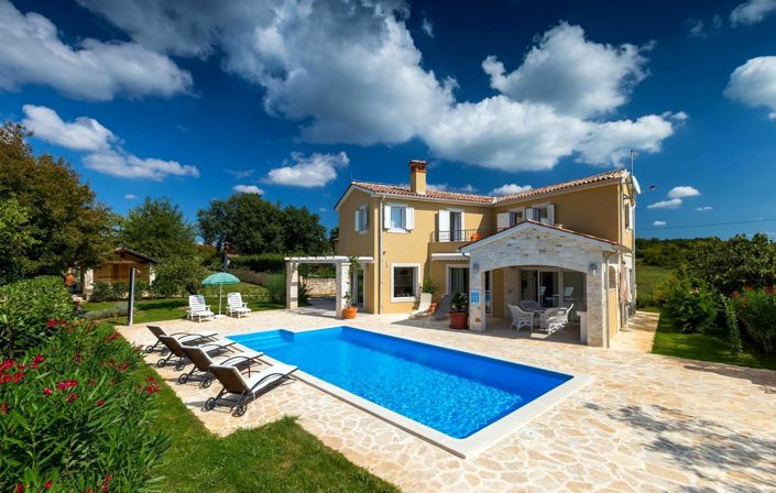 Image No.1-4 Bed Property for sale