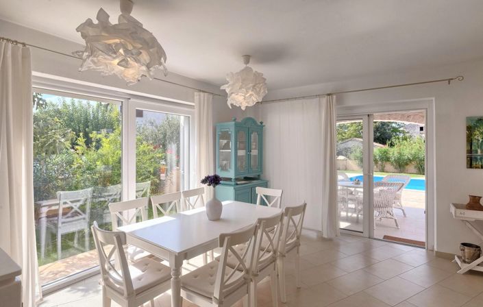 Image No.12-4 Bed Property for sale