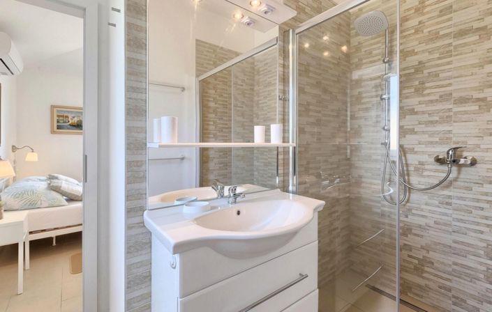 Image No.14-4 Bed Property for sale