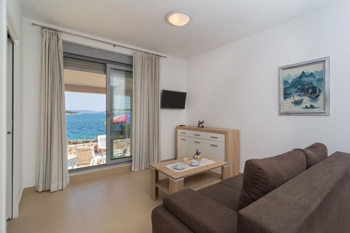 Image No.10-3 Bed Property for sale