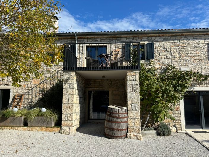 Image No.1-5 Bed Property for sale