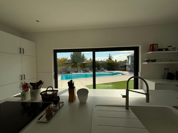 Image No.24-5 Bed Property for sale