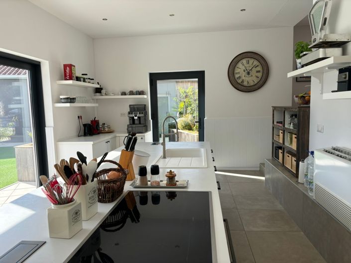 Image No.25-5 Bed Property for sale