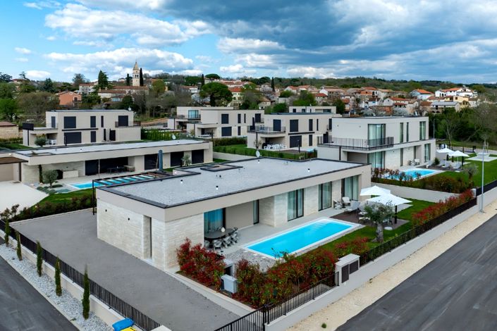 Image No.1-4 Bed Property for sale