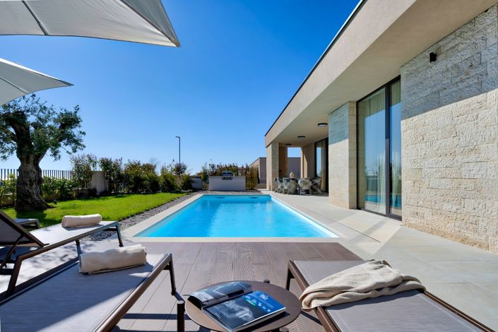 Image No.4-4 Bed Property for sale