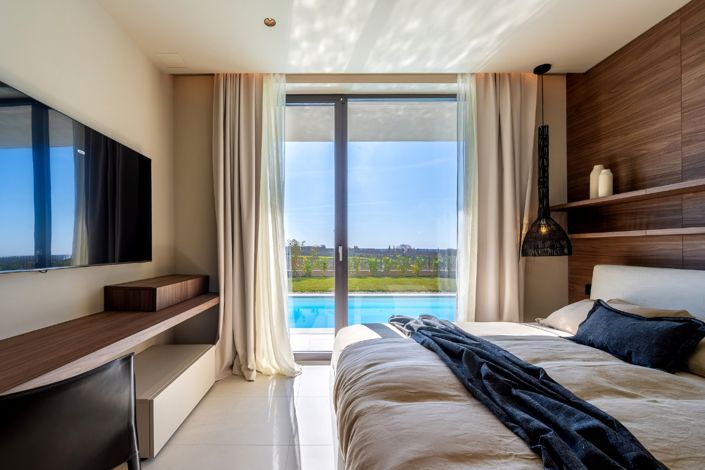 Image No.13-4 Bed Property for sale