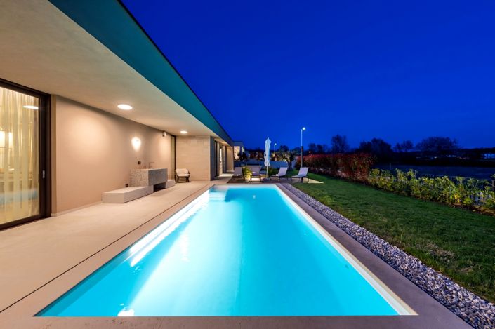 Image No.2-4 Bed Property for sale