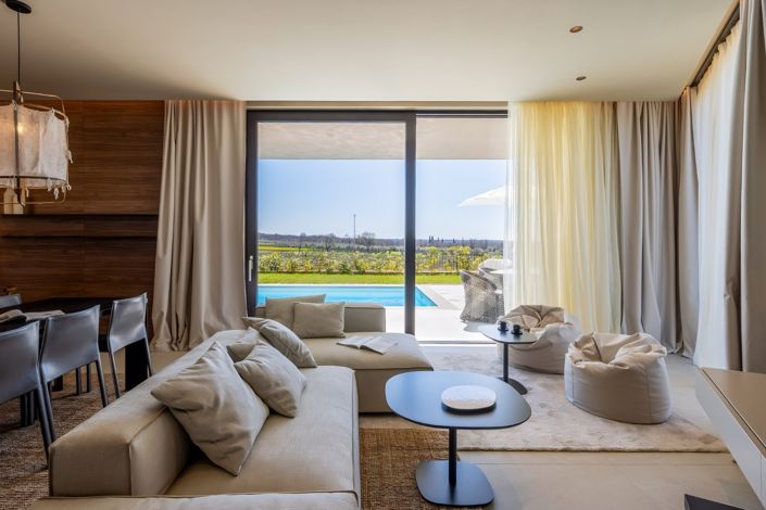 Image No.10-4 Bed Property for sale