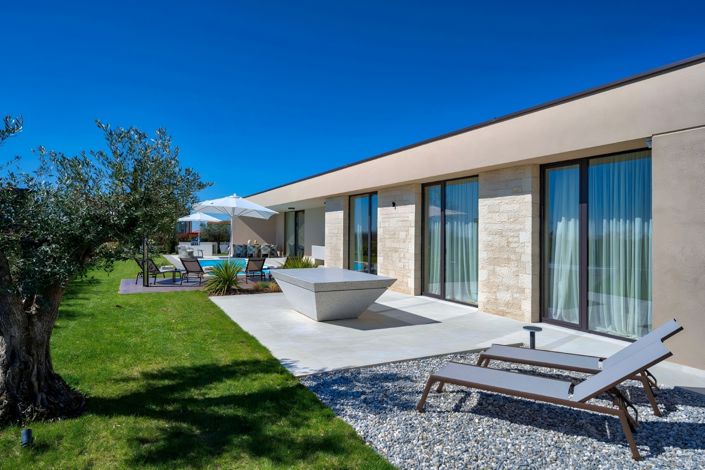 Image No.2-4 Bed Property for sale