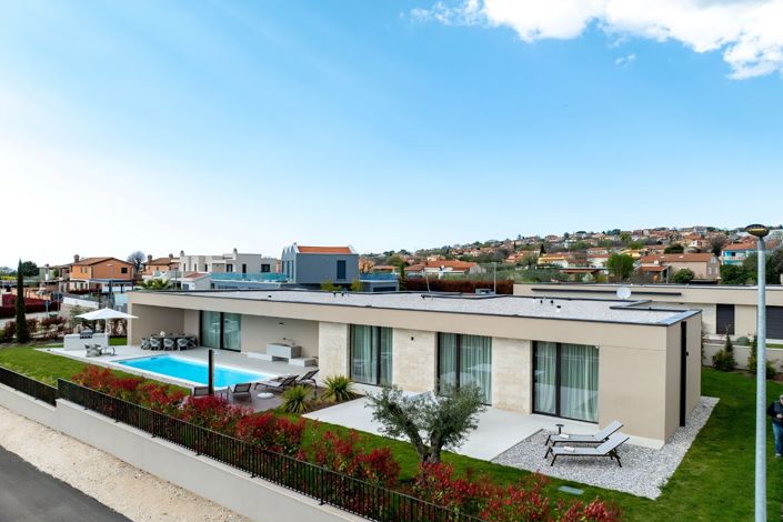 Image No.6-4 Bed Property for sale