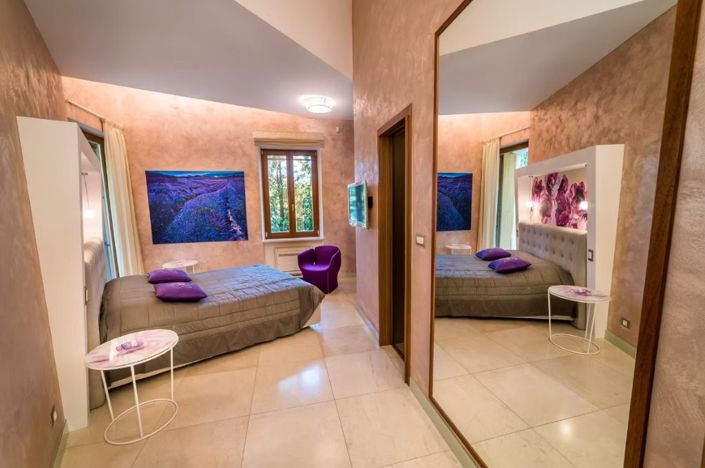 Image No.11-5 Bed Property for sale