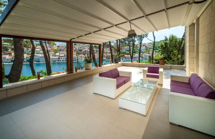 Image No.15-5 Bed Property for sale