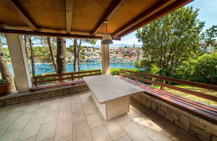 Image No.16-5 Bed Property for sale