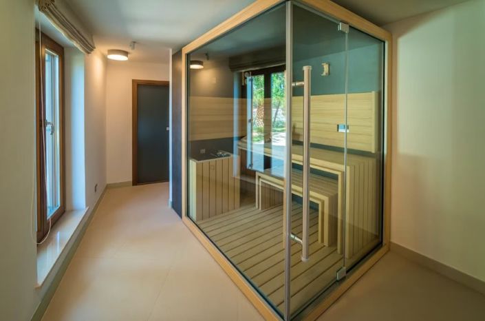 Image No.17-5 Bed Property for sale