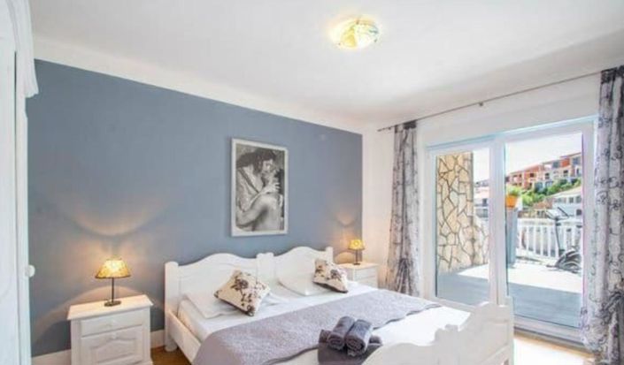 Image No.3-8 Bed Property for sale