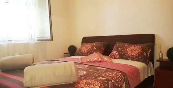 Image No.6-8 Bed Property for sale