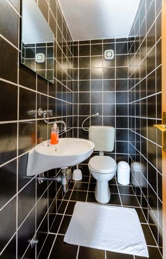 Image No.20-12 Bed Property for sale